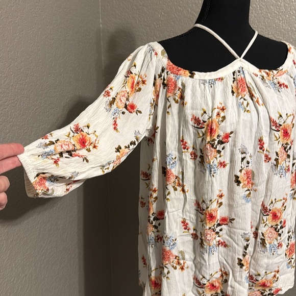 Perfect Springtime Top - Picture 2 of 6